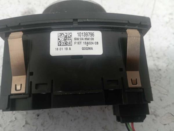 COMMODO FORD( PHARE UNIQUEMENT ) - Vue 3